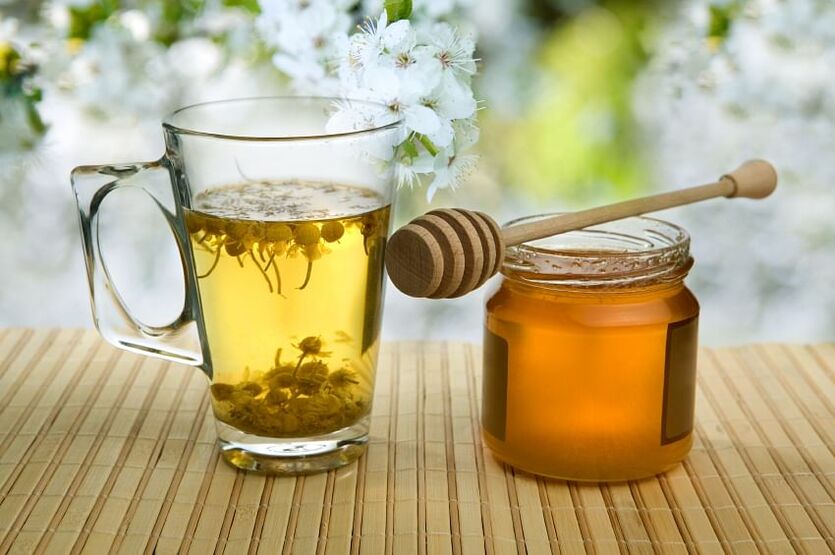 Τσάι από βότανα με μέλι κατά των παρασίτων